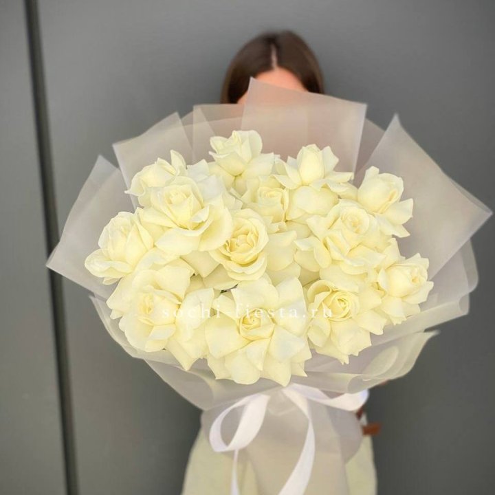 13 белых роз в Липецке