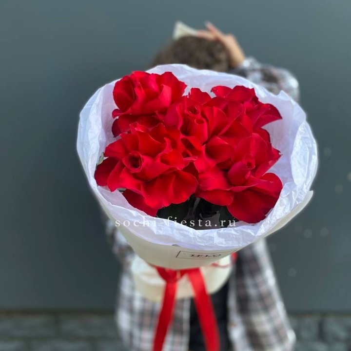 5 французских красных роз в Липецке