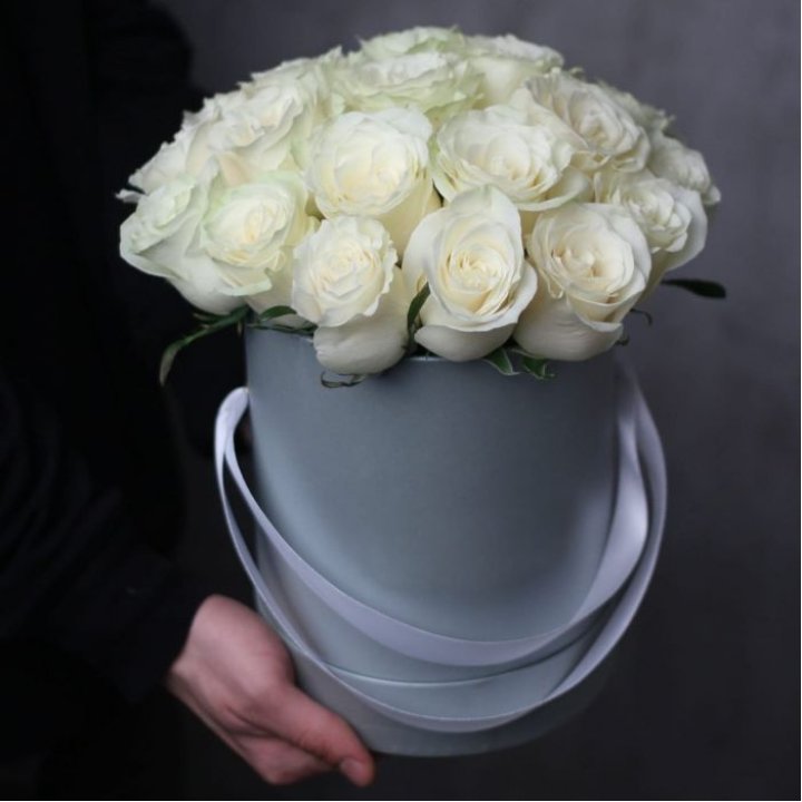 15 белых роз в цилиндре в Липецке