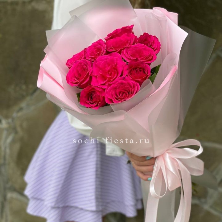Букет алых роз в Липецке