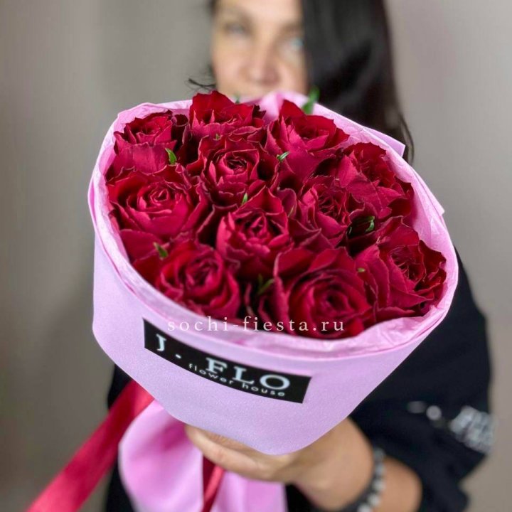 11 красных роз мадам ред в Липецке