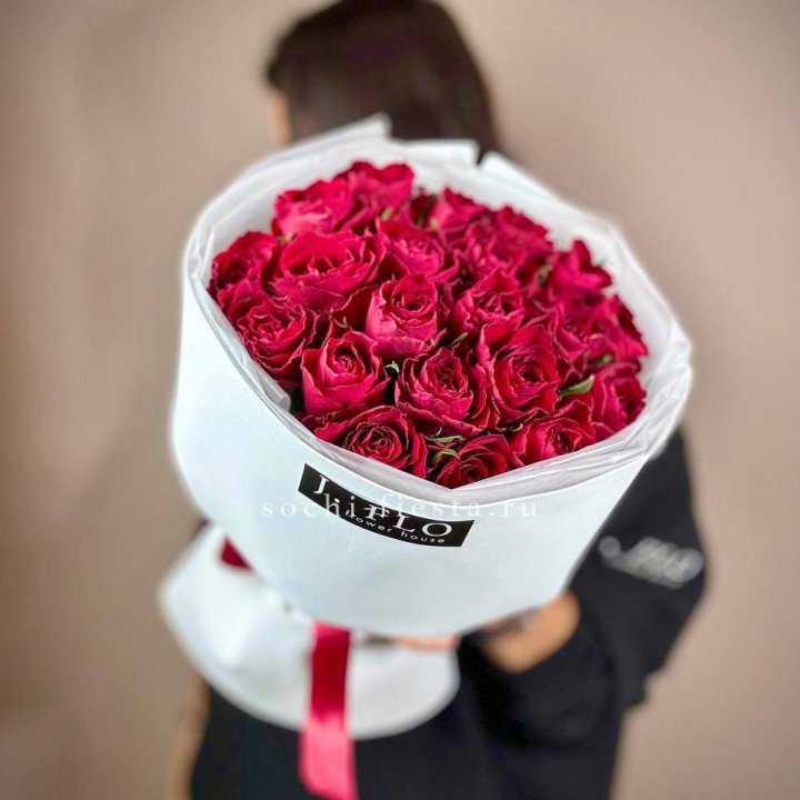 Букет красных роз мадам ред в Липецке