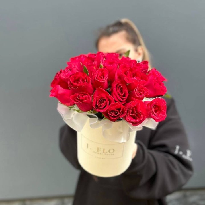 27 кенийских роз в боксе в Липецке