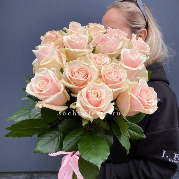 15  кремовых высоких роз в Липецке