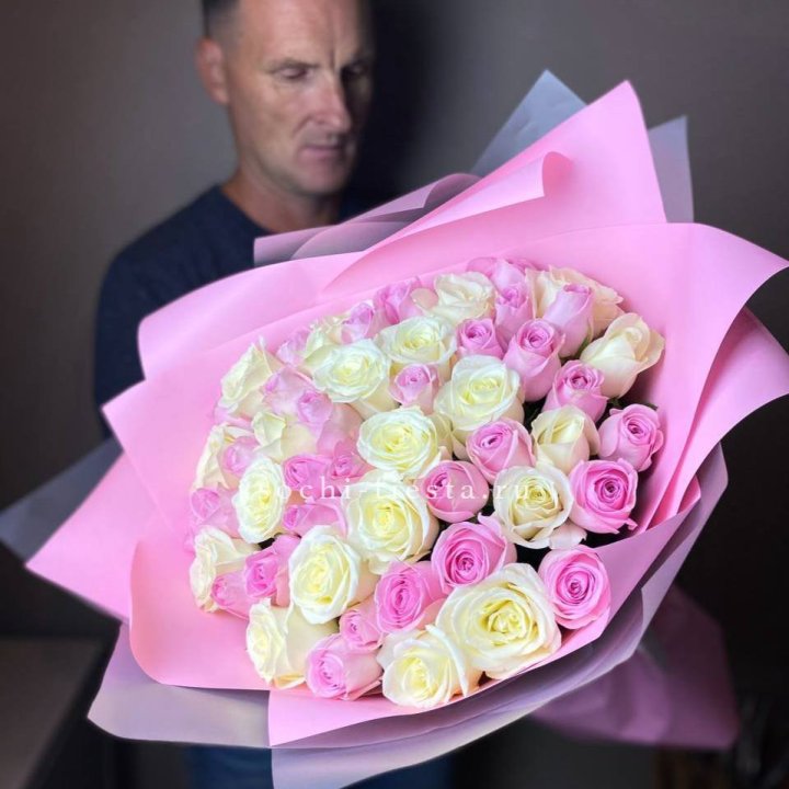 51 белых и розовых роз в Липецке