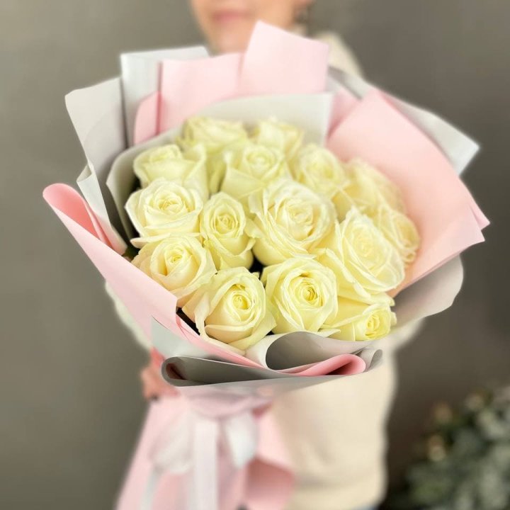 15 белых роз пудра в Липецке