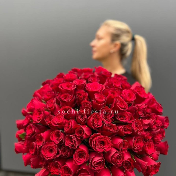 Охапка из 101 красной розы в Липецке