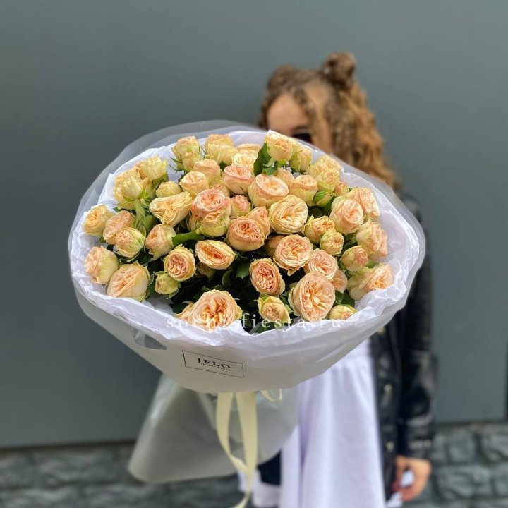 15 пионовидных роз в Липецке