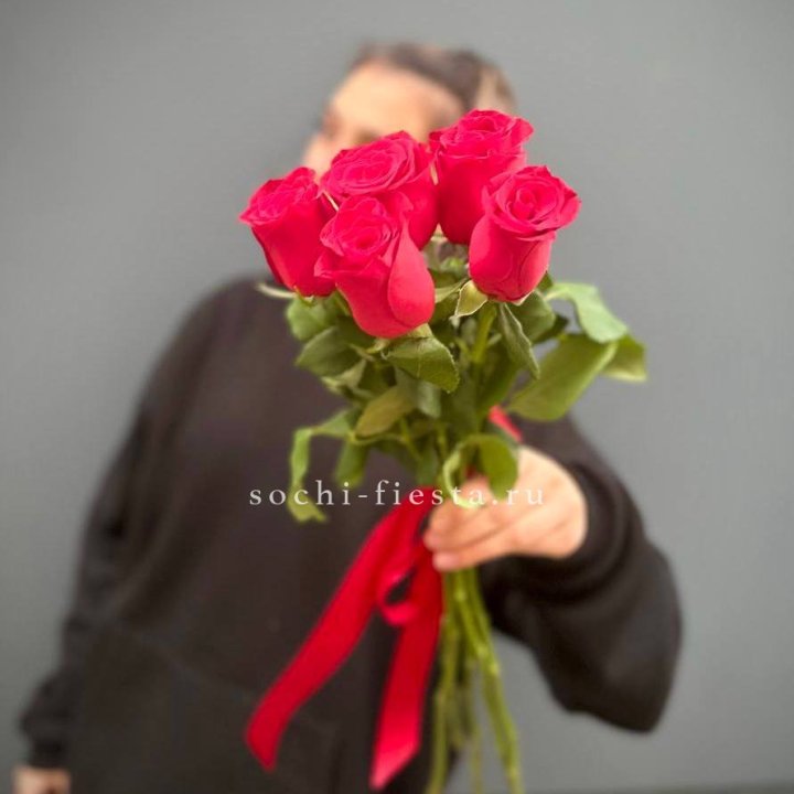 Букет 5 красных роз  в Липецке