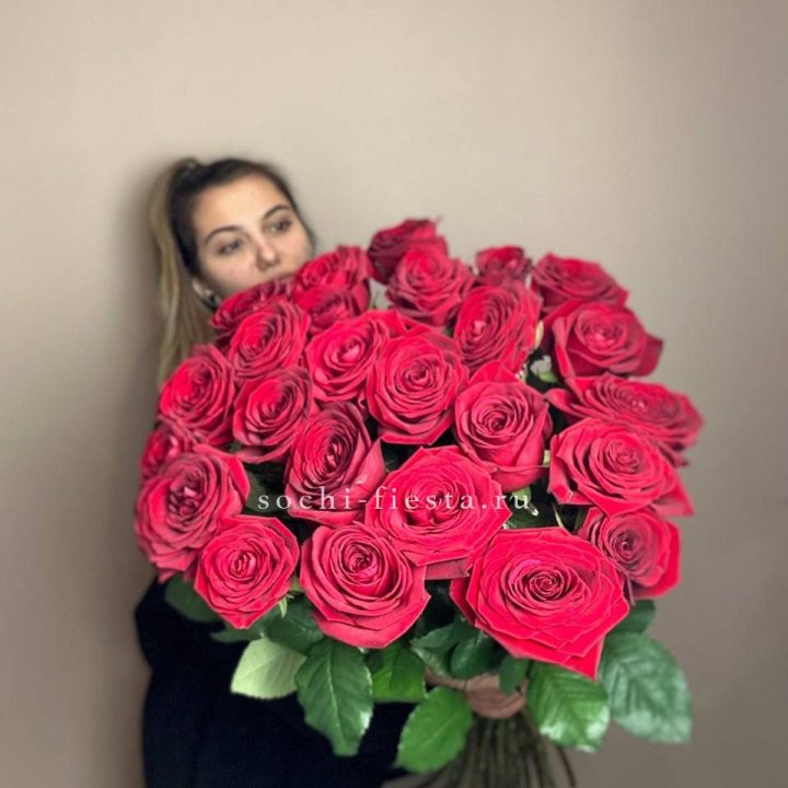 25 высоких роз в Липецке