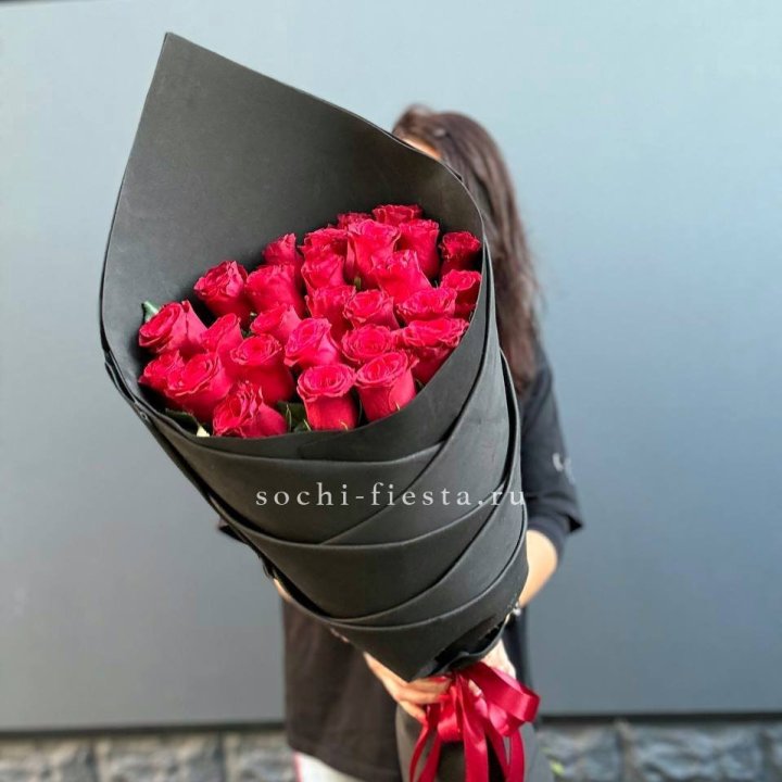 25 высоких красных роз в Липецке