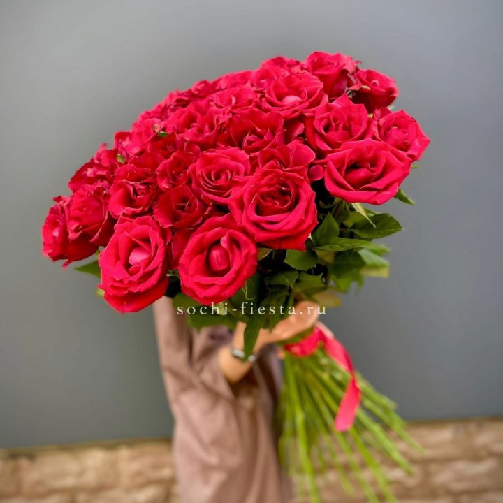 51 высокая красная роза в Липецке