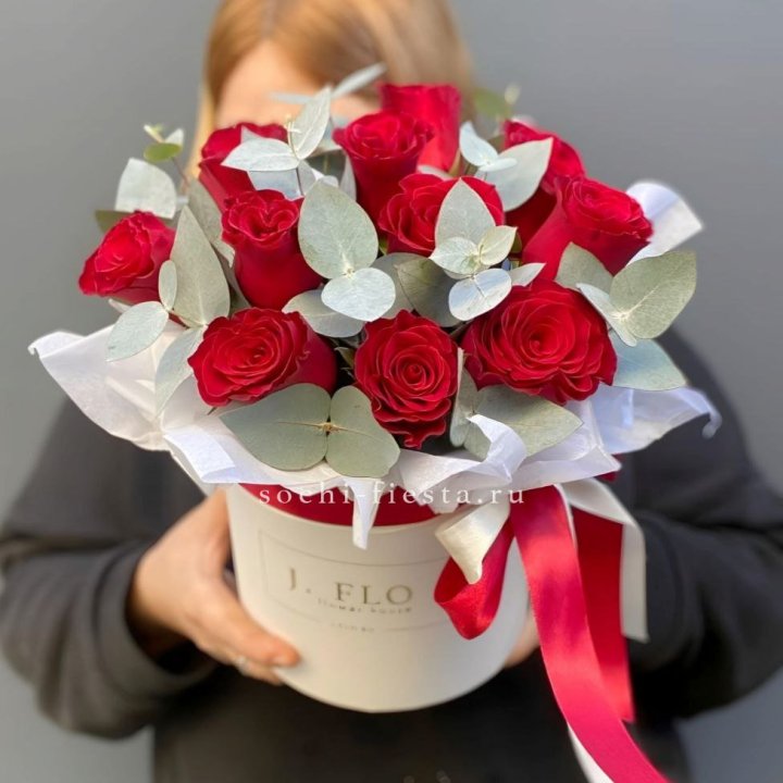 11 роз в шляпной коробке в Липецке