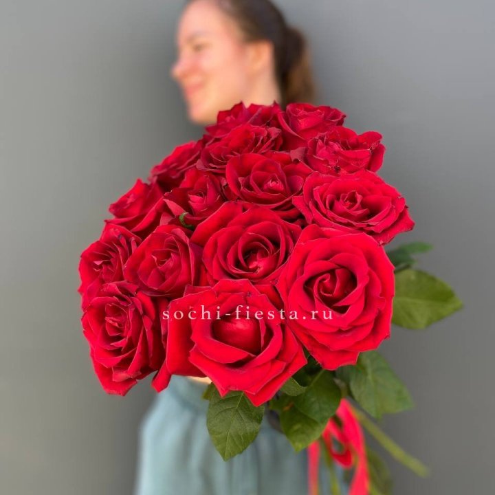 15 красных роз под ленту в Липецке