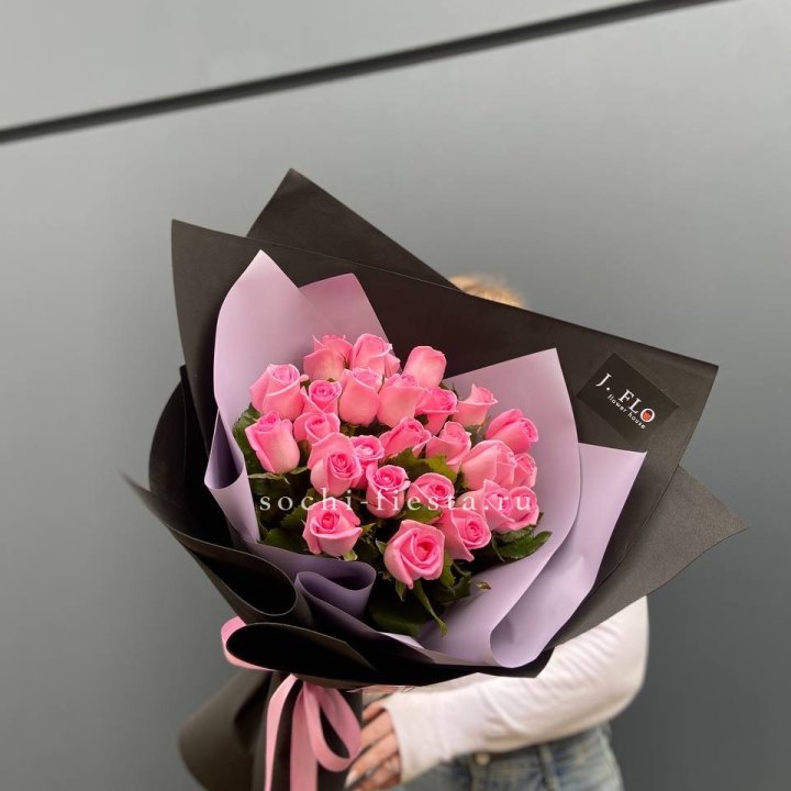 19 розовых роз  в Липецке