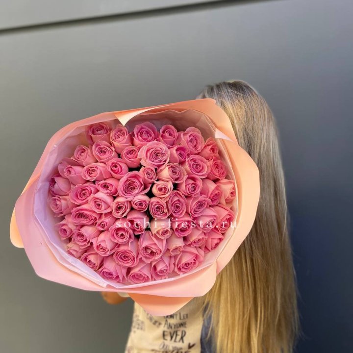 55 розовых роз в Липецке