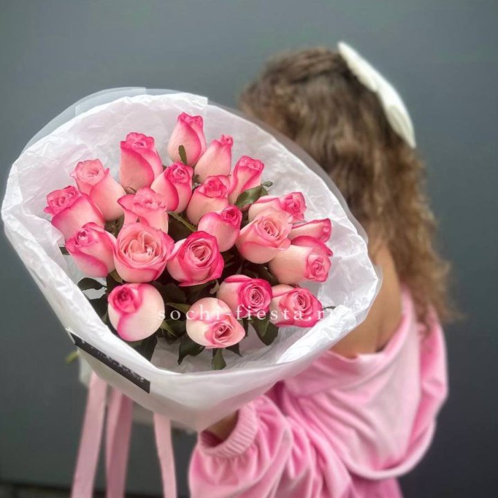 21 розовые розы Венди  в оформлении в Липецке