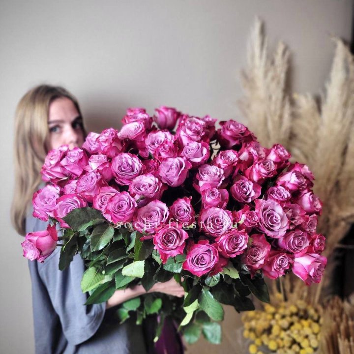 Охапка высоких роз Деп перпел в Липецке