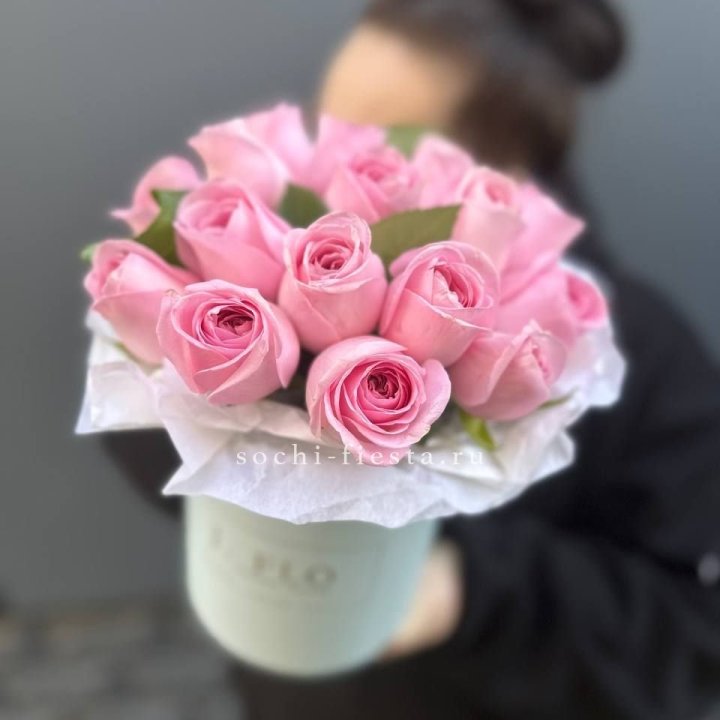 17 розовых роз в цилиндре в Липецке