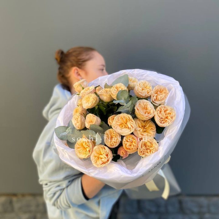 7 пионовидных роз в Липецке