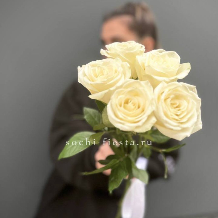 Букет 5 белых роз  в Липецке