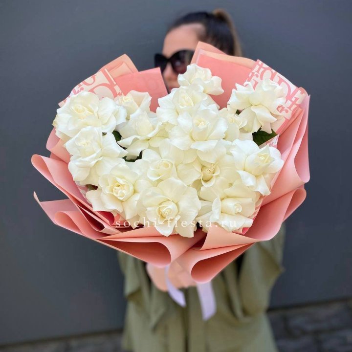 Белые розы "Аморе" в Липецке