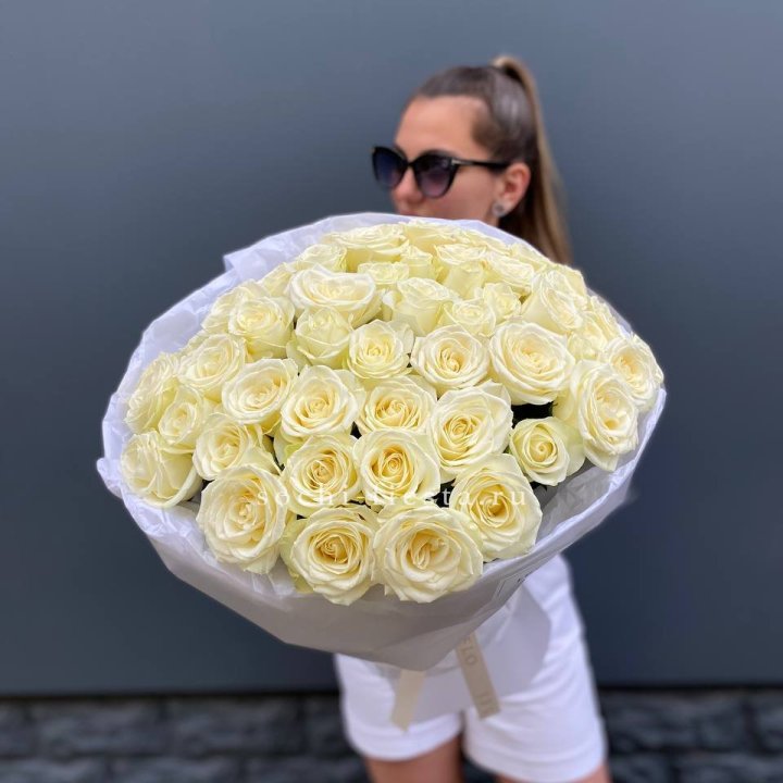 51 белая роза  в Липецке