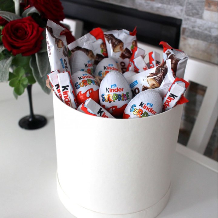 Коробка с киндерами  в Липецке