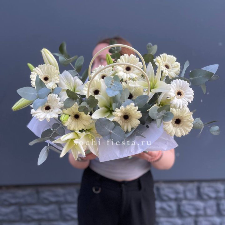 Сумочка лилии и герберы в Липецке