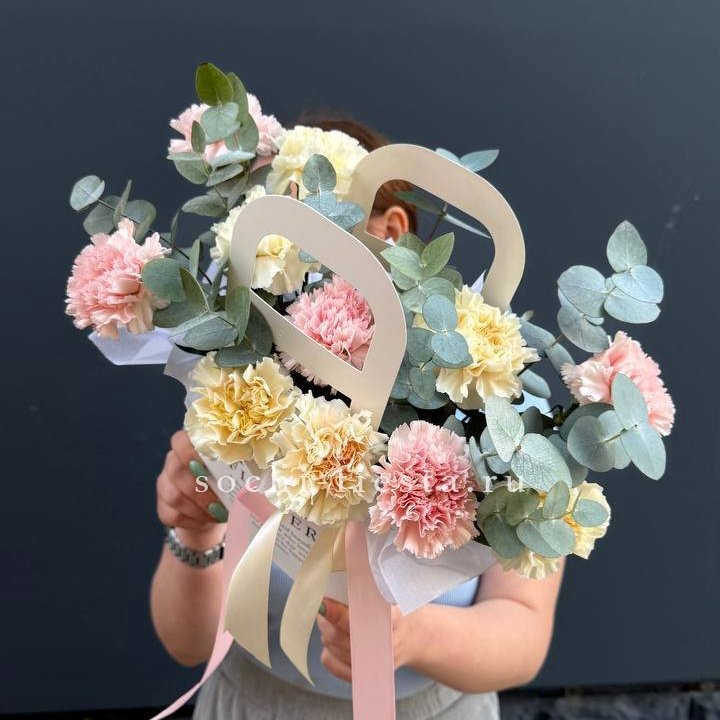 Сумочка из диантусов в Липецке