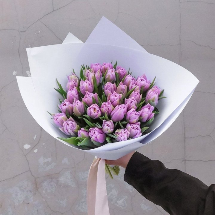 35 сиреневых тюльпанов в Липецке
