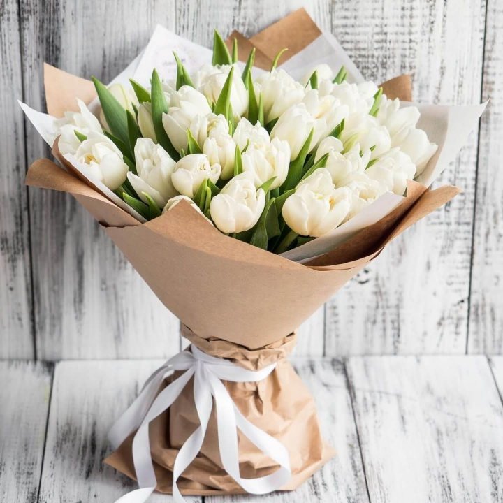 25 белых тюльпанов в Липецке