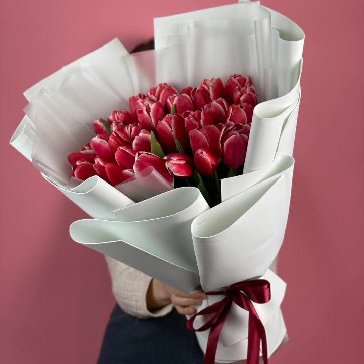 Букет красных тюльпанов в Липецке
